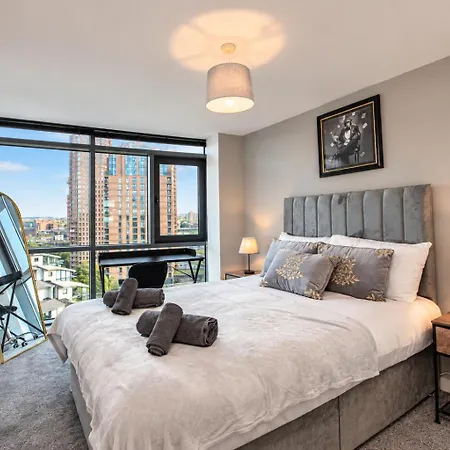 Apartment Skyline Penthouse I Free Parking I Sleeps 7 Leeds (West Yorkshire)